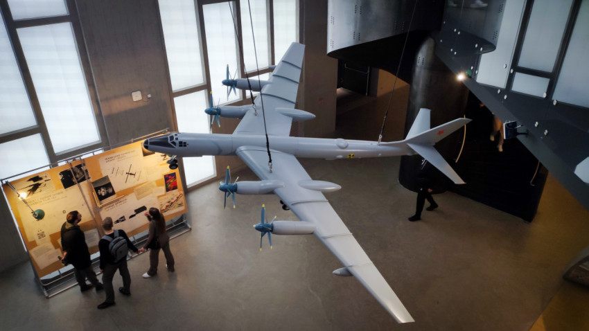 Подвесная модель ядерного самолёта в музейной зоне павильона «АТОМ»