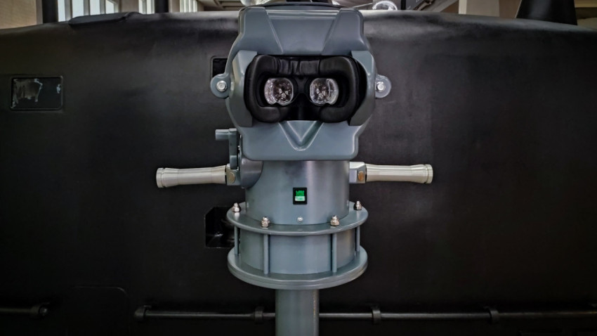 Перископический прибор на фоне корпуса подводной лодки в павильоне «АТОМ»