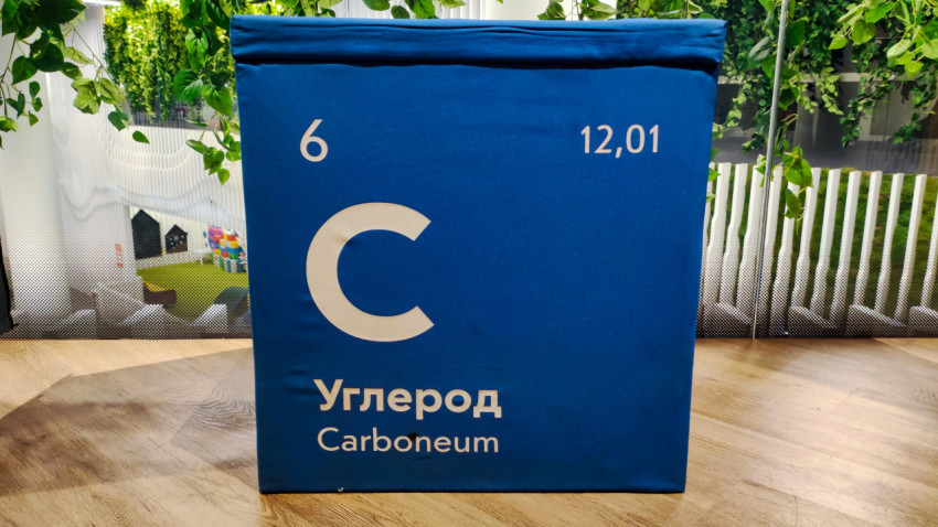 Пуфик «Углерод» в общественной зоне павильона «АТОМ»