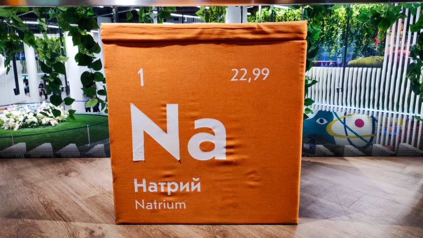 Пуфик «Натрий» в зоне отдыха павильона «АТОМ»