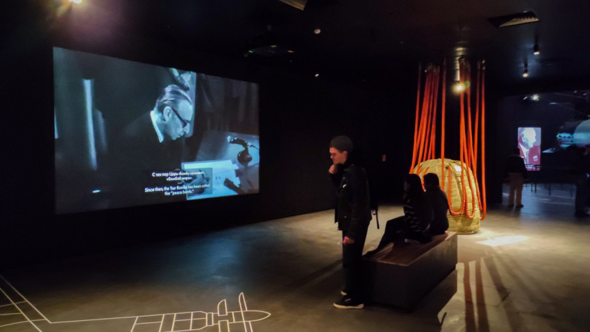 Зона просмотра документального фильма в павильоне «АТОМ»