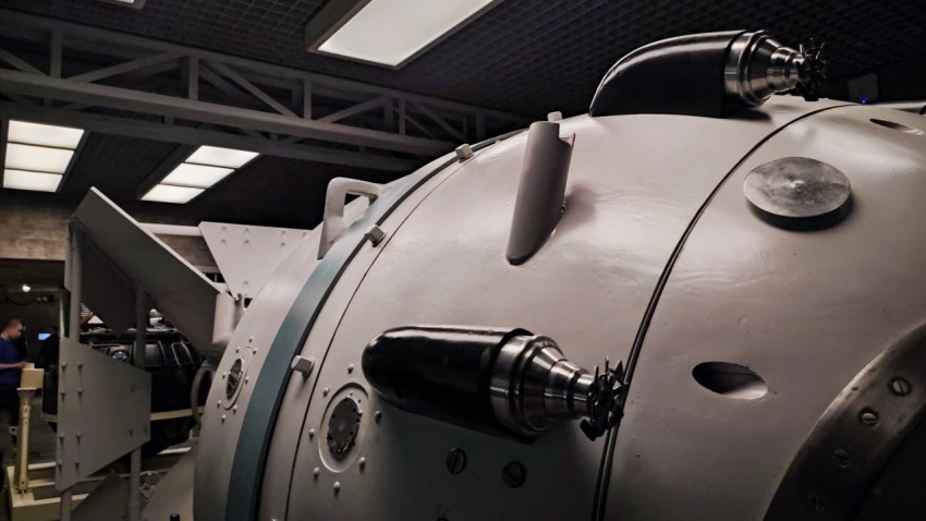 Фрагмент корпуса макета РДС-1 в павильоне «Атом»