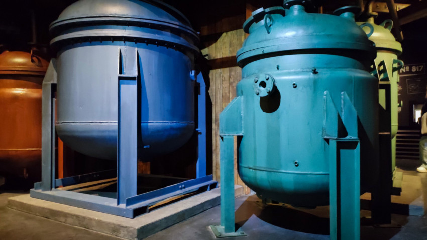 Металлические промышленные резервуары экспозиции комбината №817