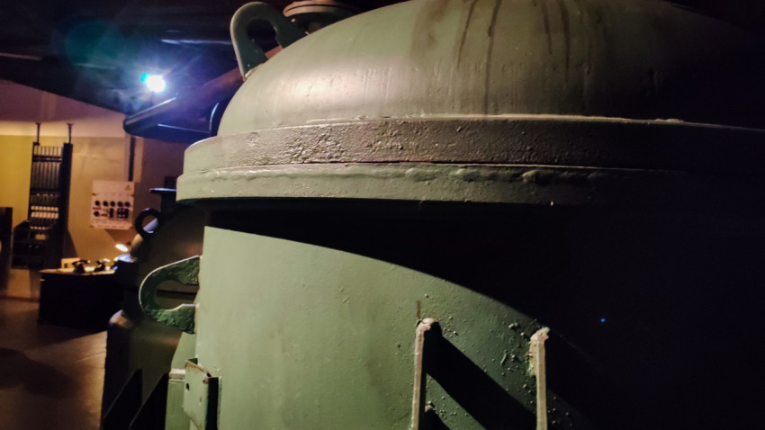 Металлическая реакционная ёмкость из экспозиции комбината №817 в павильоне «АТОМ»