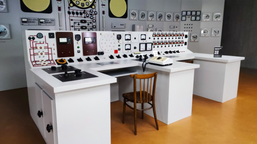 Пульт управления в зоне исторической экспозиции павильона «АТОМ»