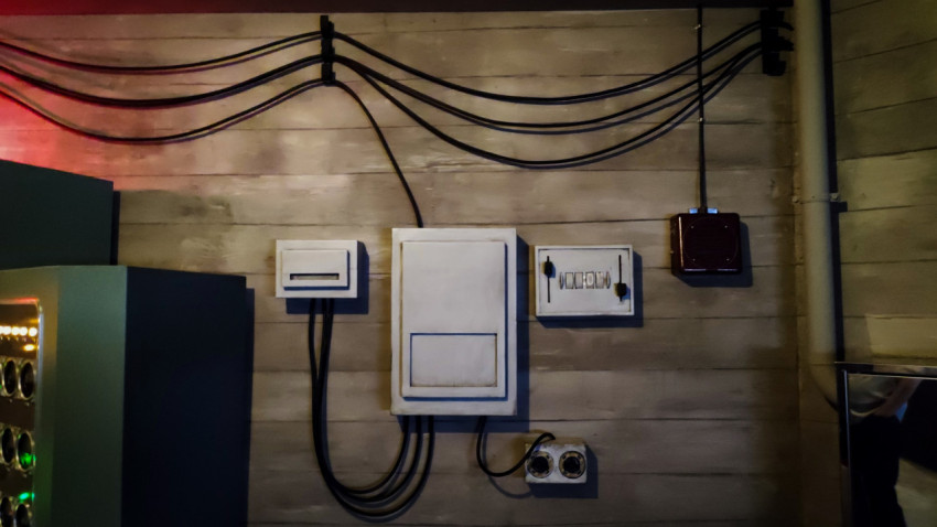 Электрощитовые элементы исторической экспозиции в павильоне «АТОМ»