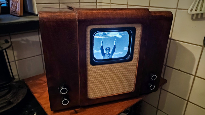 Телевизор КВН-49 в кухонной экспозиции павильона «АТОМ»