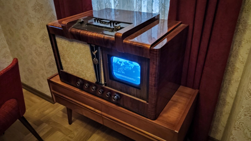 Телевизор «Ленинград Т-2» Козицкого в деревянном корпусе