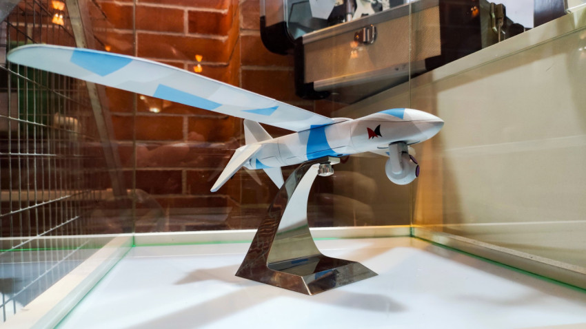 Модель дрона с оптическим модулем в павильоне №75 ВДНХ