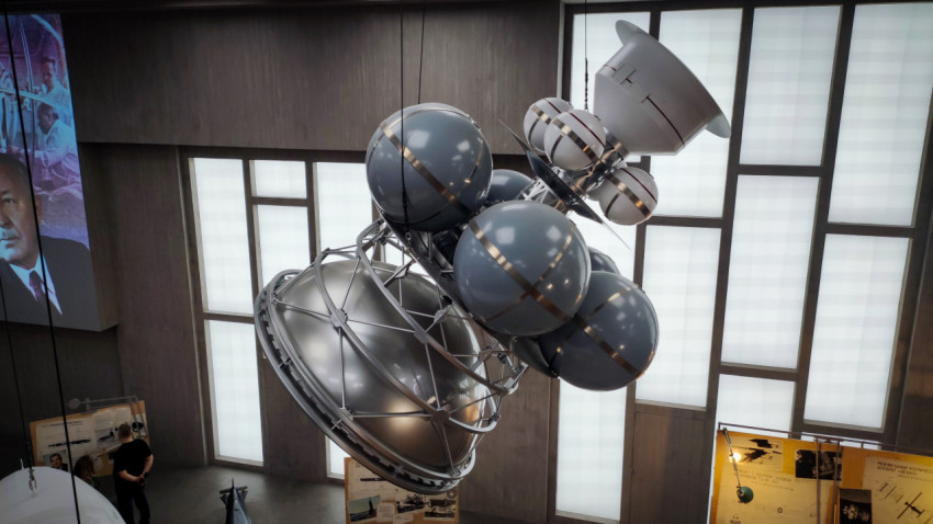 Макет космического аппарата в экспозиции павильона «АТОМ» на ВДНХ