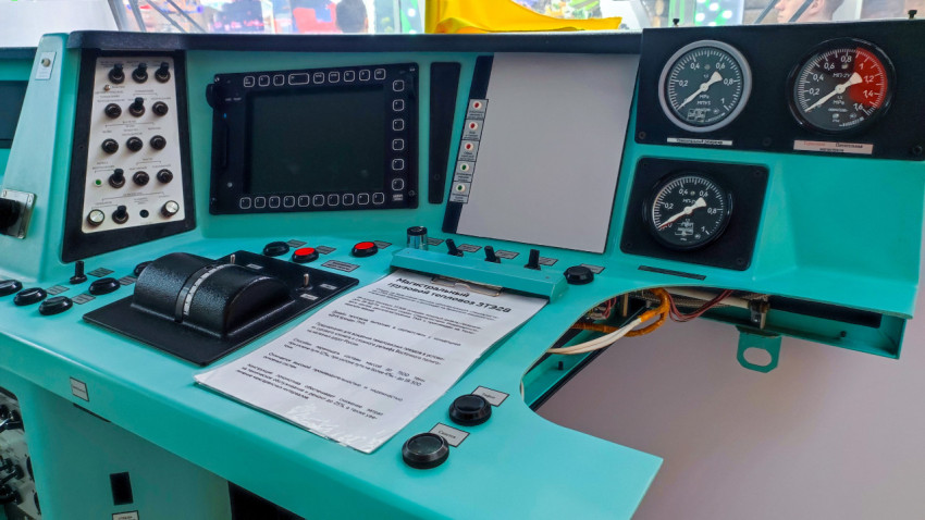 Центральная панель управления демонстрационного локомотива