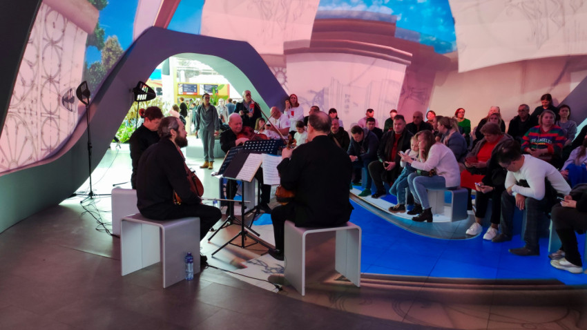 Камерный концерт струнного ансамбля на выставке