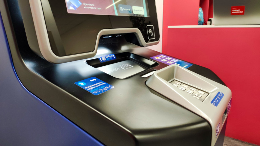 Банкомат ВТБ в зоне обслуживания выставочного павильона