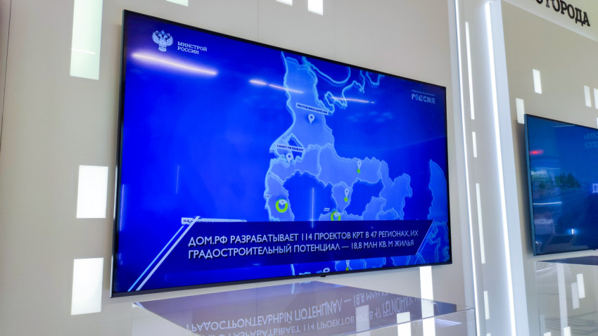 Экран с картой регионов КРТ в экспозиции «Строим будущее»