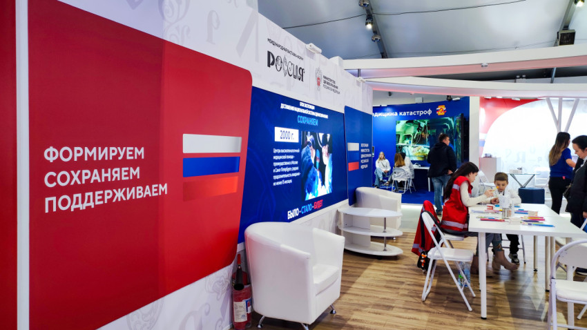 Информационный стенд Минздрава РФ и зона образовательной активности на выставке «Россия»
