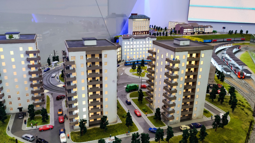 Макет городского района с жилой застройкой и железнодорожными линиями