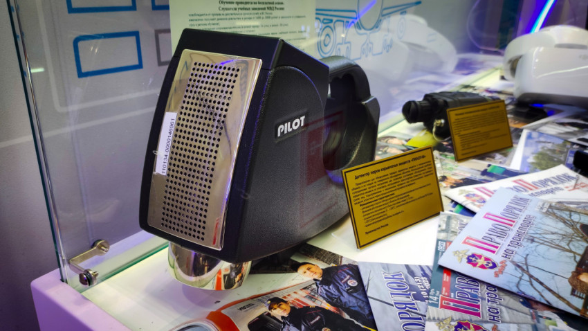 Корпус детектора ПИЛОТ-М в витрине транспортной экспозиции