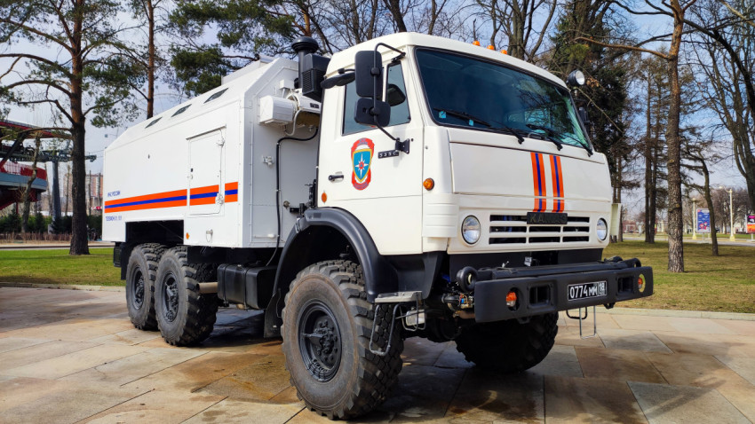 Автомобиль МЧС России на базе КАМАЗ на территории ВДНХ