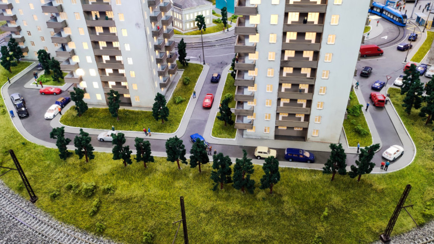 Дворовые проезды и высотные жилые дома на масштабном макете