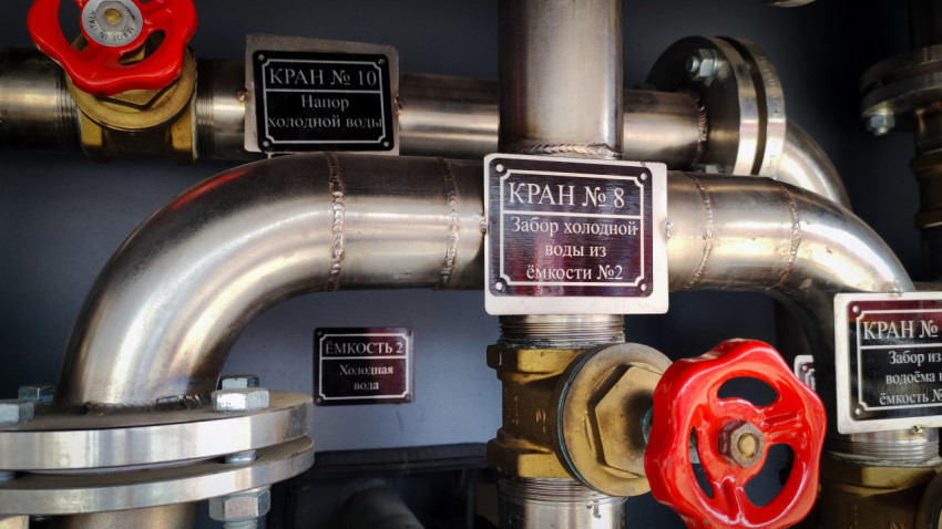 Краны №10 и №8 системы холодной воды спецавтомобиля МЧС