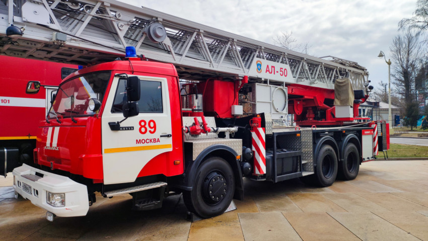 Пожарная авто­лестница АЛ-50 на базе КАМАЗ на ВДНХ
