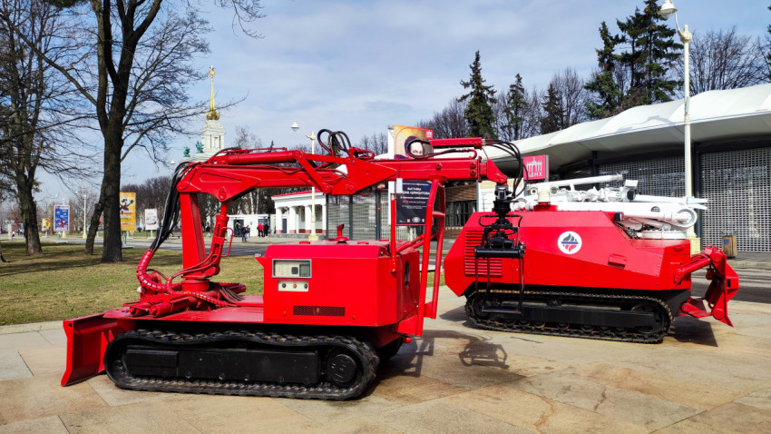Роботизированные пожарные комплексы на площадке ВДНХ