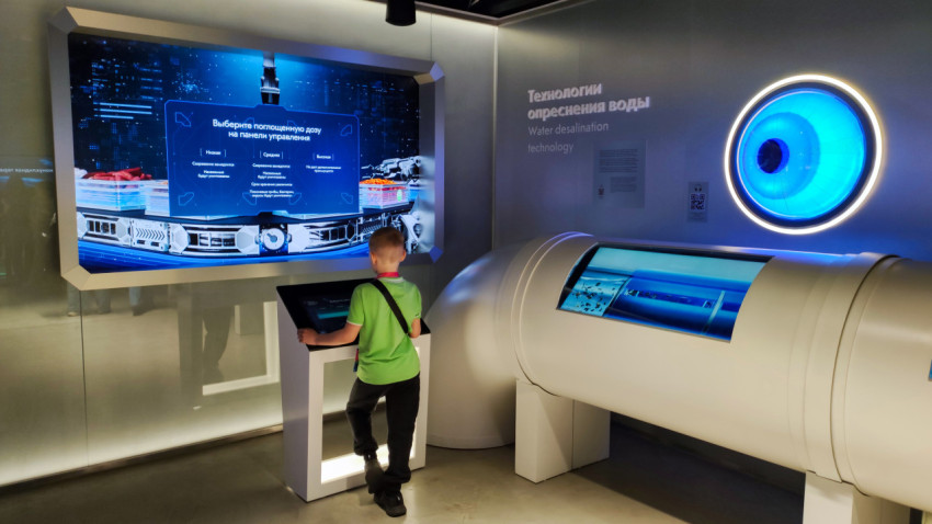 Экспозиция технологии опреснения воды с интерактивной панелью