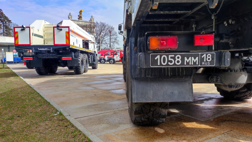 Вездеходные пожарные автомобили МЧС на территории ВДНХ