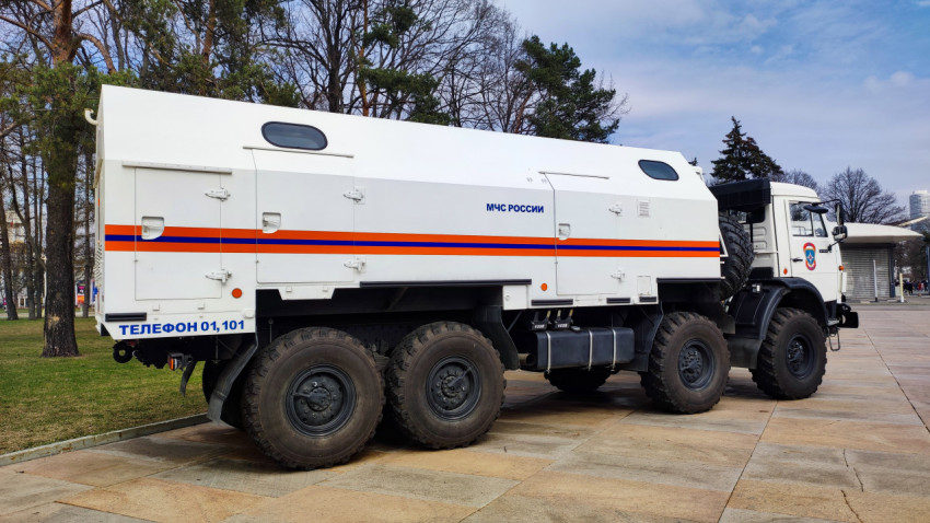 Вездеходный автомобиль МЧС в экспозиции на ВДНХ