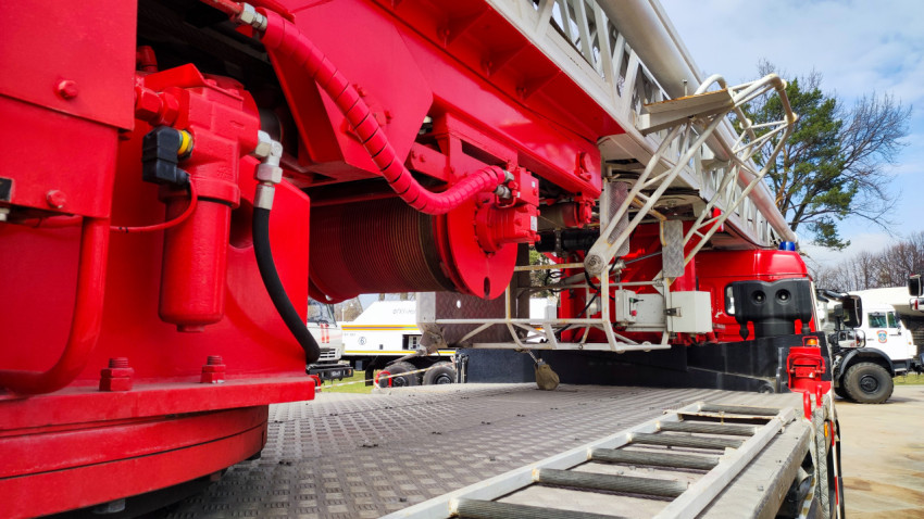 Гидравлические механизмы и лебёдка автолестницы АЛ-50