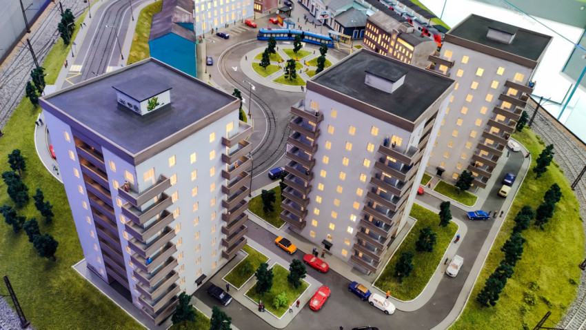 Макет трёх жилых корпусов с трамвайным кругом и квартальной застройкой