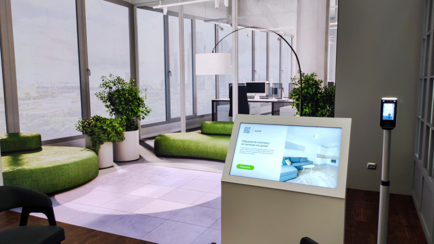 Интерактивная стойка банка в зоне оформления ипотеки
