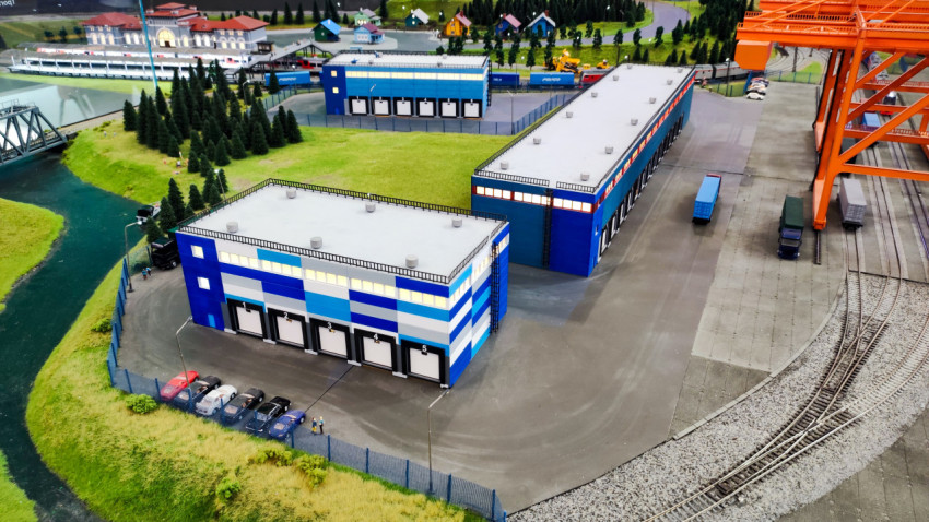 Макет складских корпусов у контейнерного терминала