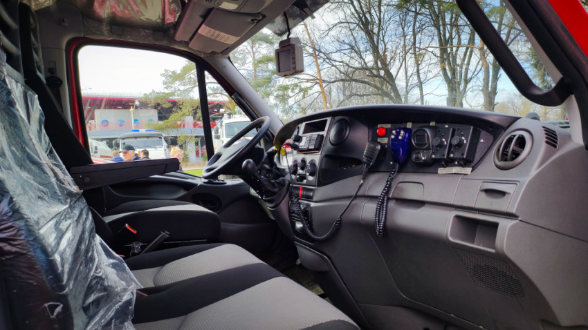 Кабина пожарного автомобиля газодымозащитной службы МЧС России