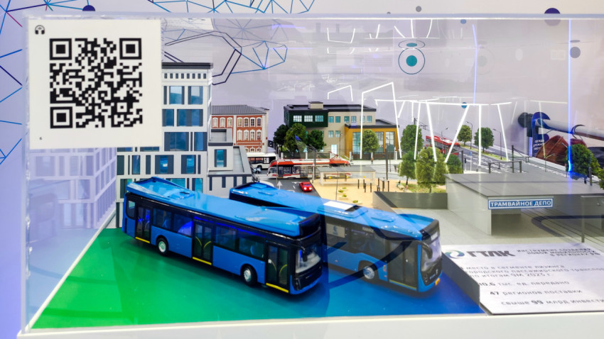 Модель городского транспорта с автобусами и трамвайным депо на выставке ВДНХ