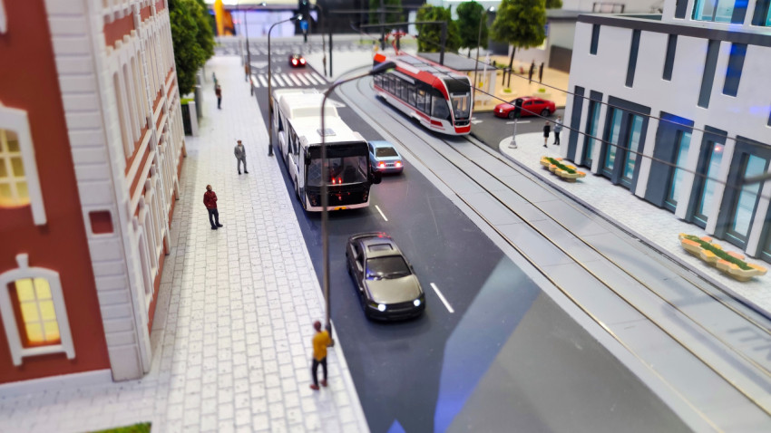 Городской транспортный макет с автобусом и трамваем в павильоне №15 ВДНХ