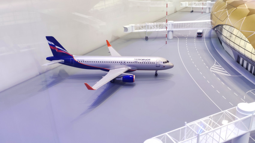 Макет самолёта «Аэрофлот» у терминала на демонстрационной модели аэродрома