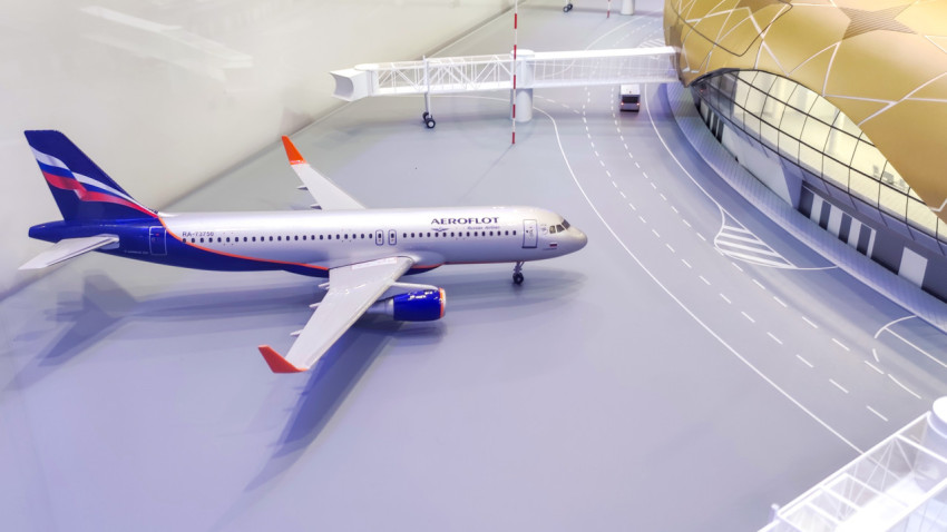 Макет самолёта «Аэрофлот» на модели аэропорта в павильоне ВДНХ