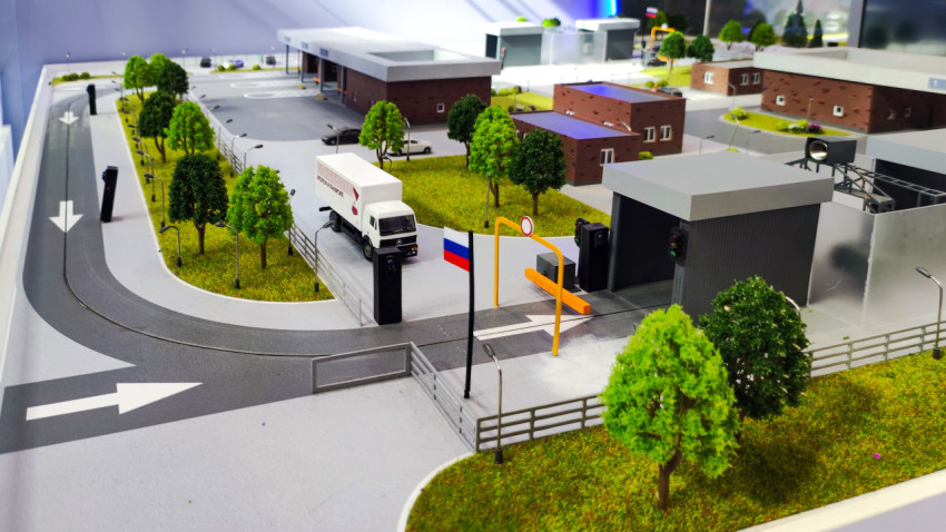 Макет инспекционно-досмотрового комплекса «Скантроник Систем» на выставке в ВДНХ