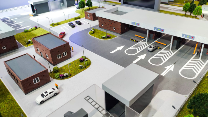 Общий вид макета досмотровой инфраструктуры с несколькими служебными зданиями