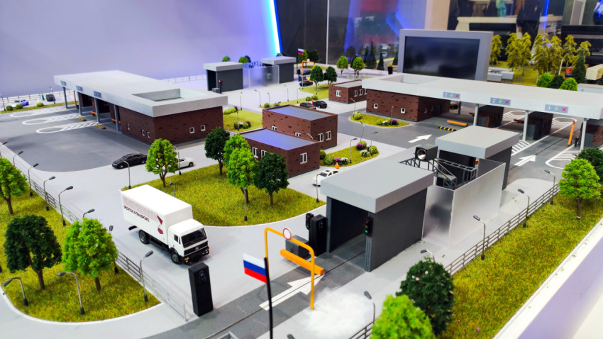 Макет транспортно-досмотрового комплекса с административными зданиями