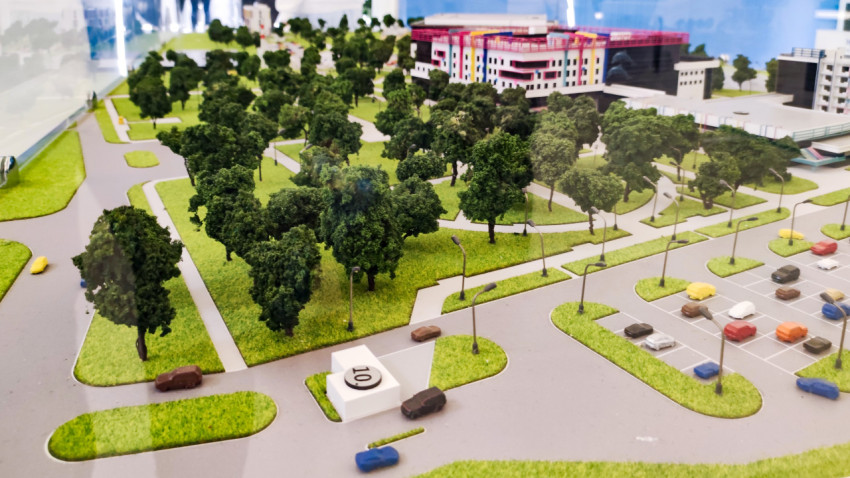Макет зелёной городской зоны с парковкой в экспозиции «Строим будущее»
