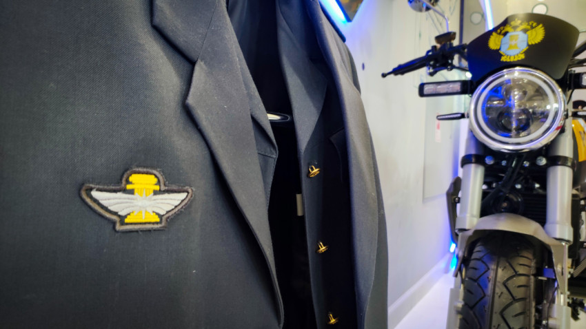 Форменная одежда и патрульный мотоцикл Ространснадзора