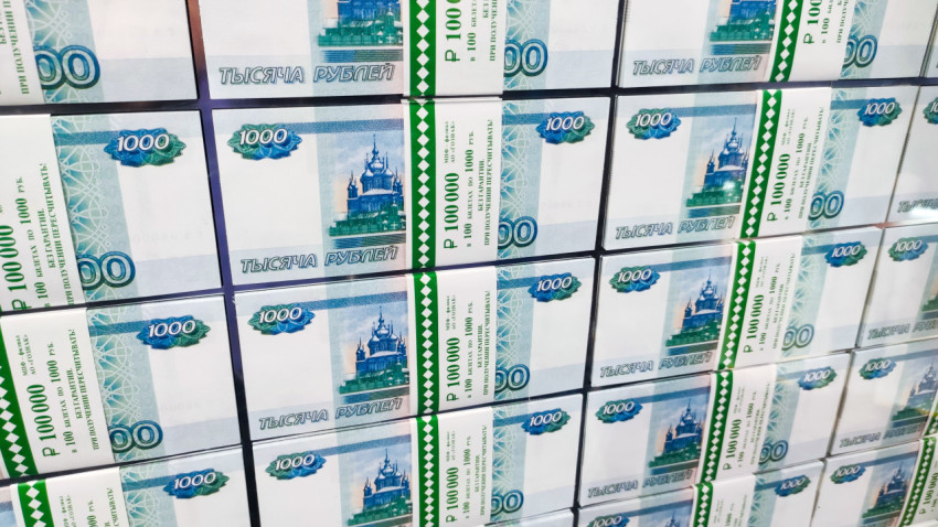Крупный фрагмент инсталляции из купюр номиналом 1000 рублей