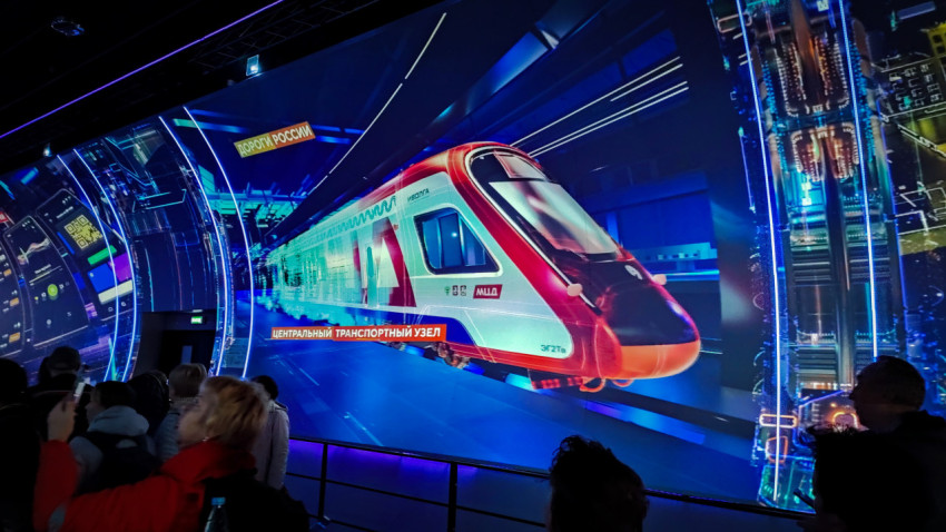 Мультимедийная визуализация поезда в галерее «Достижения России»