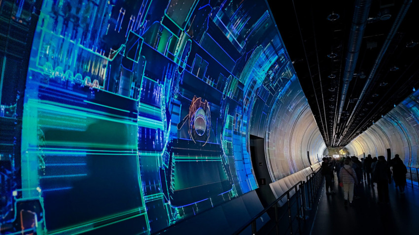 Мультимедийная визуализация внутри тоннеля галереи «Достижения России»