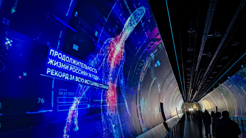 Мультимедийная визуализация о продолжительности жизни в галерее «Достижения России»
