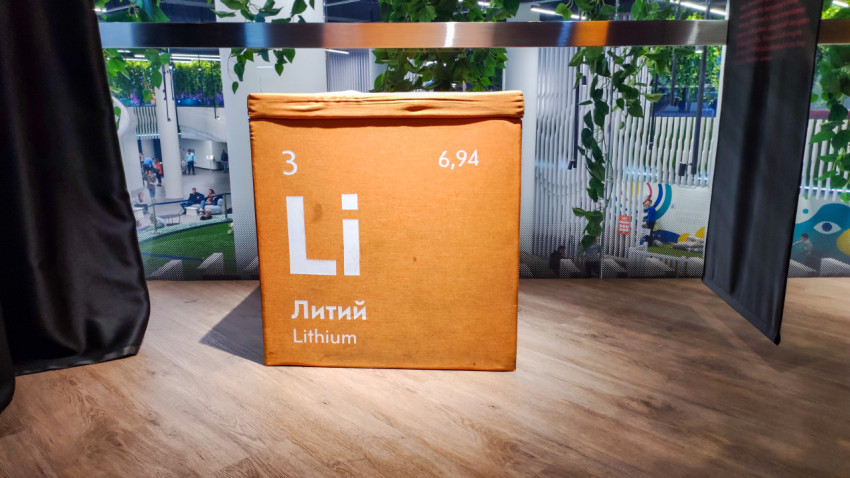 Инсталляция «Литий» в тематической зоне выставки «Россия»