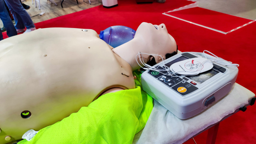 Манекен для СЛР с дыхательным мешком и тренажёром дефибрилляции