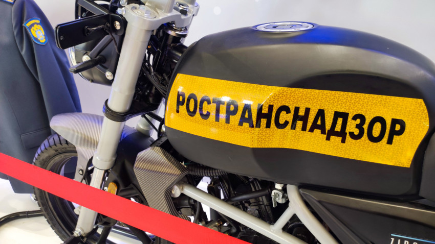 Патрульный мотоцикл с маркировкой Ространснадзора на выставке ВДНХ